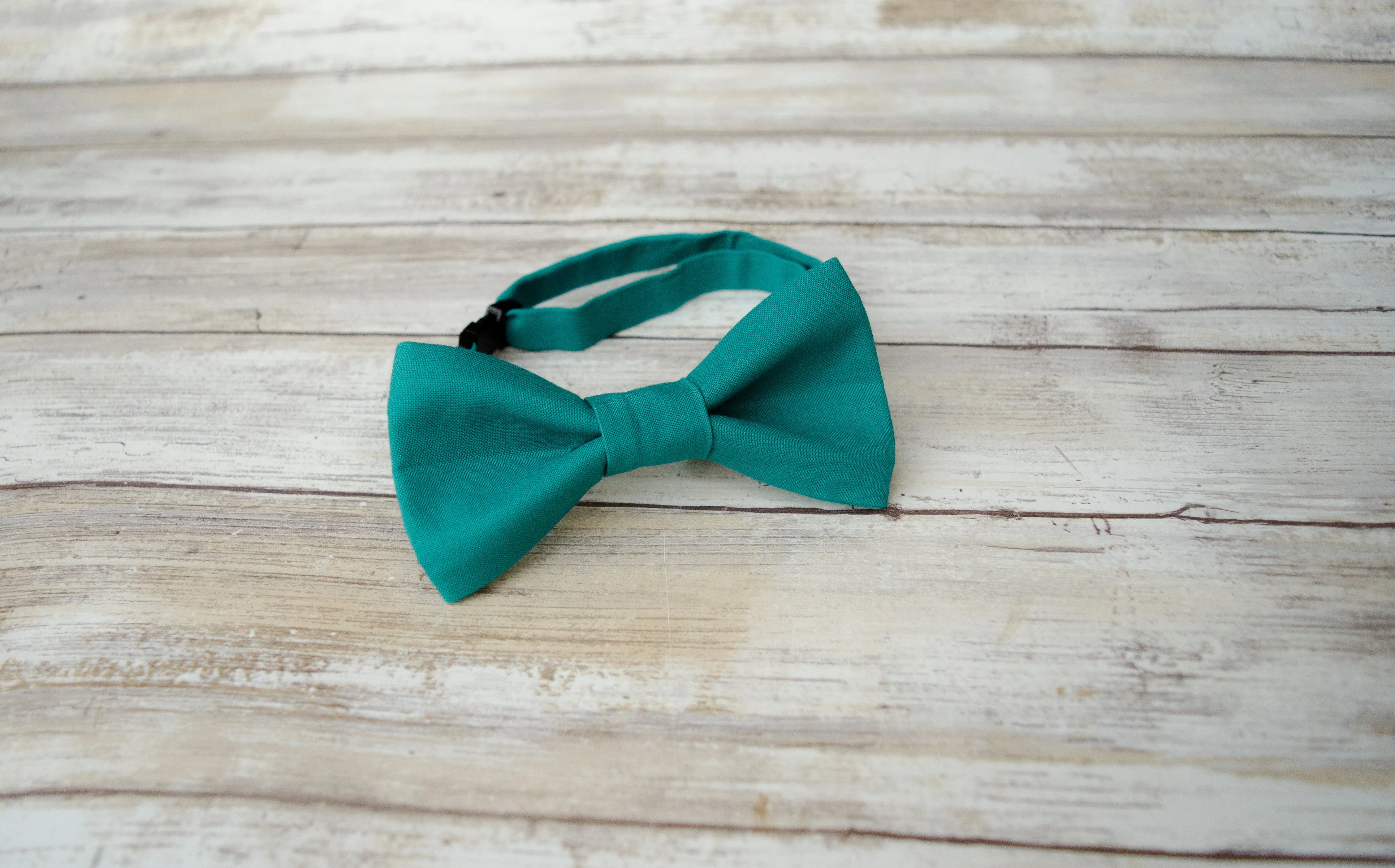 Lagoon Medium Teal Bow Tie (270)