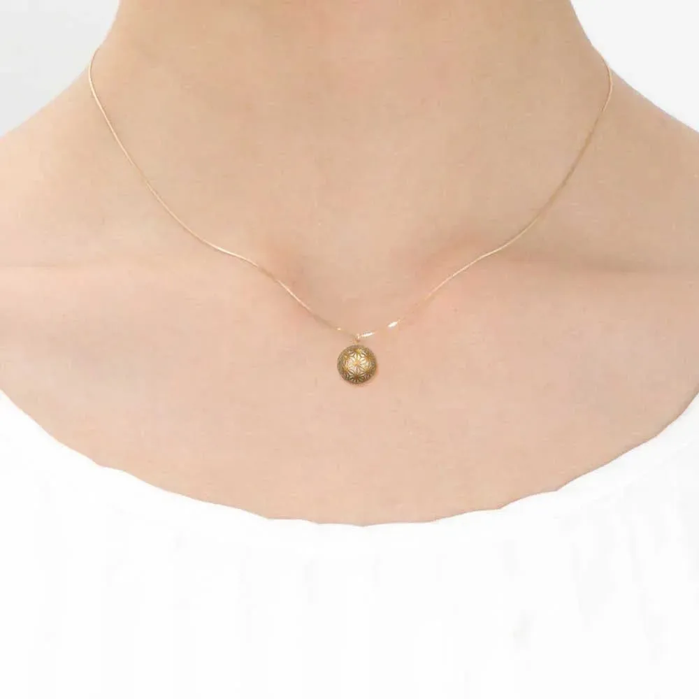 Maki-e Urushi Lacquer Pendant Necklace - White South Sea Pearl Shell / Geometric Hemp-Leaf Pattern -, Traditional Japanese Urushi Lacquer Jewelry